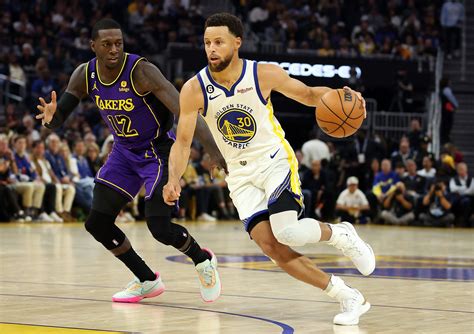 Stephen Curry propels Warriors to first-night triumph over Lakers ...