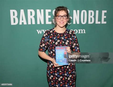 Mayim Bialik Book Photos and Premium High Res Pictures - Getty Images