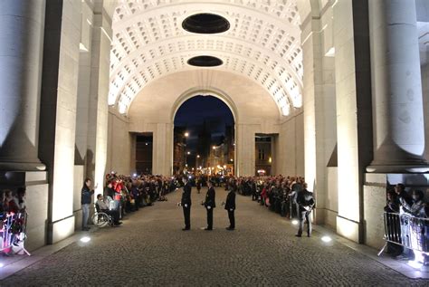 Menin Gate Ceremony www.centenarybattlefieldtours.org | Flickr