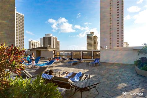 Hilton Waikiki Beach Pool Pictures & Reviews - Tripadvisor