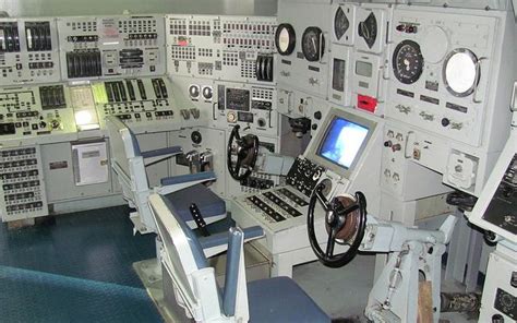 Sturgeon Class Attack Center | Nuclear submarine, Submarines, Utility boat