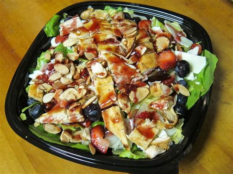 Review: Wendy's - Berry Almond Chicken Salad