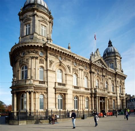 Maritime paintings restored for Hull Maritime Museum - BBC News