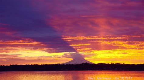 Photos: Serene sunrise offers amazing views of Mount Rainier, Seattle ...