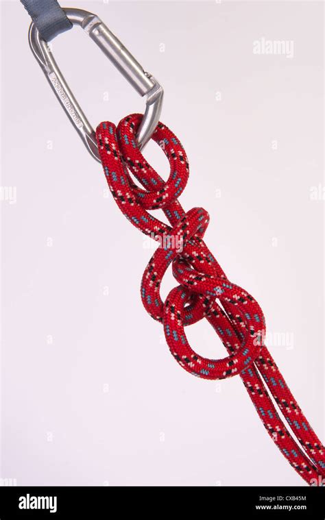 "Munter Mule Combination Hitch" knot for mountain climbing Stock Photo - Alamy