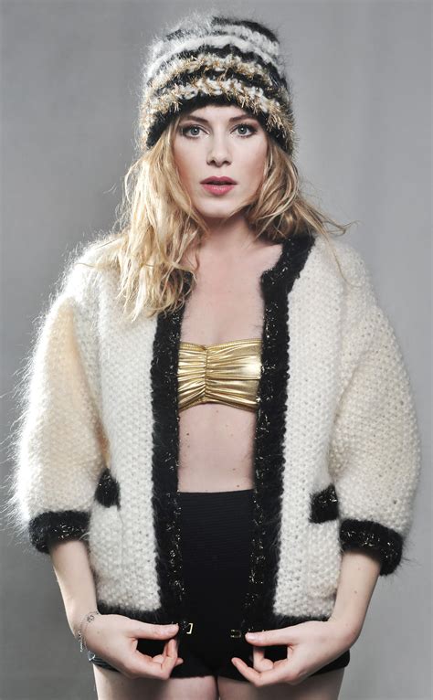 A chanel inspired cardigan, hand knitted in Belgium. Golden details. Big knits from the handmade ...