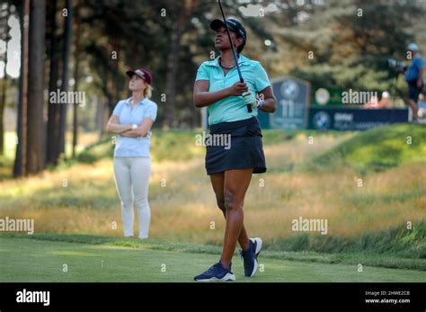 Black female golfer Stock Photo - Alamy