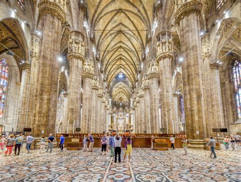 A visit to the Duomo of Milan | Info, climbing the roof, pics, tickets ...