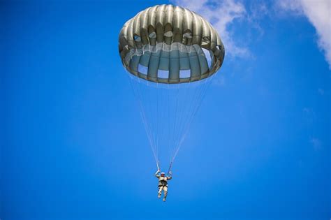 Premium Photo | Static line parachute