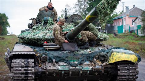 Ukraine is using its tanks to boost its artillery power - Task & Purpose