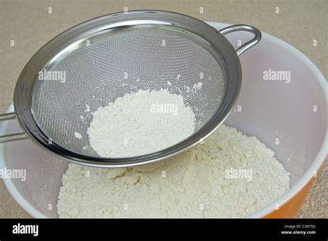 Sifting flour Stock Photo - Alamy