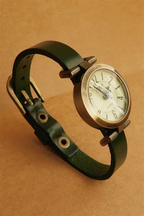 Classic Leather Watch for Women, Vintage Style Wristwatch, Classy Wristwatch With Green Leather ...