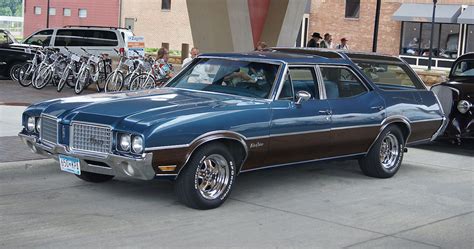 Here's What Made The Oldsmobile Vista Cruiser The Ultimate Sleeper Wagon