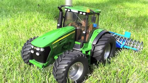 RC Bruder John Deere 7930 im Garten - YouTube