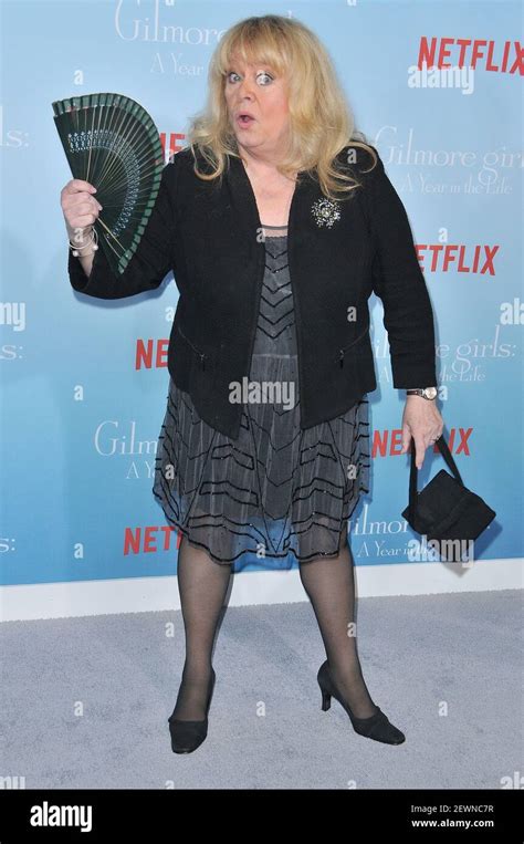 Sally Struthers arrives at Netflix's "Gilmore Girls: A Year In The Life ...