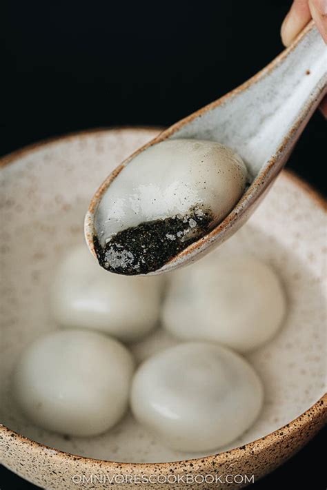 Black Sesame Sweet Rice Balls (黑芝麻汤圆, Tang Yuan) - Omnivore's Cookbook