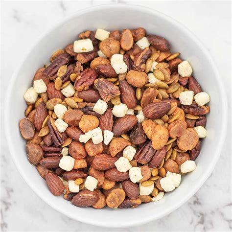 The Ultimate Keto Trail Mix: A Crunchy & Tasty Low-Carb Snack