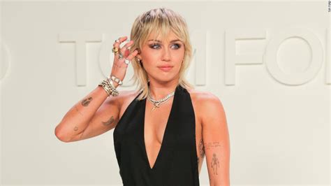 Miley Cyrus 'fell off' during the pandemic -- but is now two weeks sober - CNN | Ketok Depan