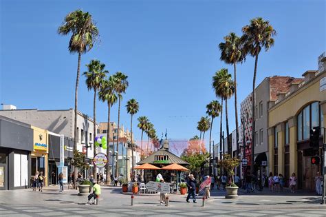 Third Street Promenade in Los Angeles - Shopping and Entertainment Hub near Santa Monica Beach ...