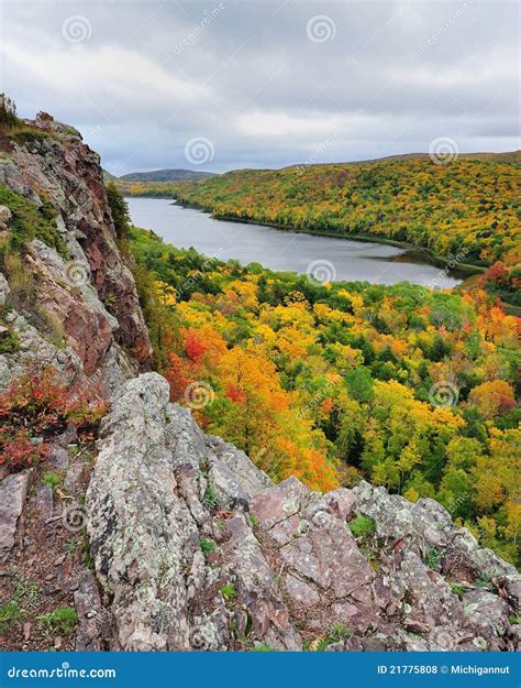 Fall Colors, Lake of the Clouds Michigan USA Stock Photo - Image of rain, morning: 21775808