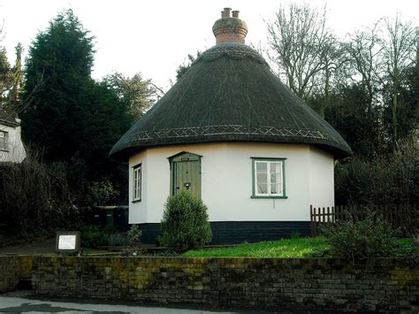 Dutch House, Rayleigh | A lovely thatched round house in Ess… | Flickr