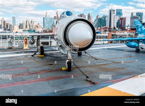 Intrepid museum, aircraft, jets Stock Photo - Alamy