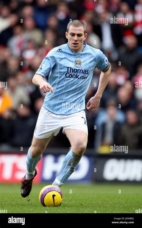 RICHARD DUNNE MANCHESTER CITY FC CITY OF MANCHESTER STADIUM MANCHESTER ...