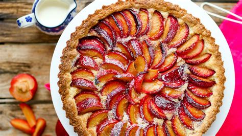 Plum and Almond Tart Recipe - Fresco