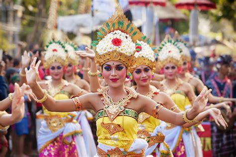 Indonesia Traditional Clothes