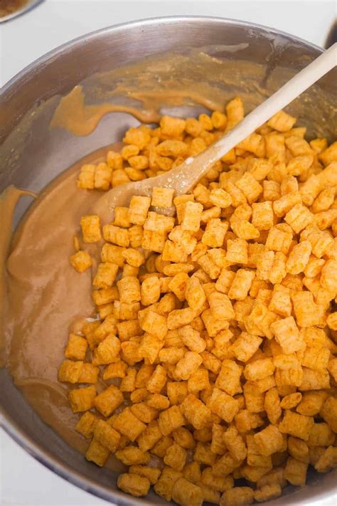 captain crunch cereal in melted peanut butter marshmallow mixture | Peanut butter, Crunch recipe ...