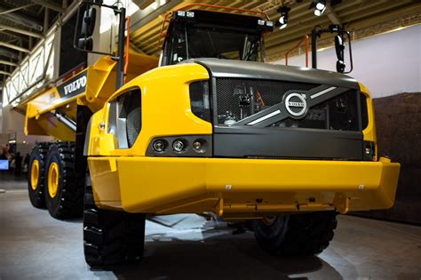 Volvo CE unveils 60-ton A60H articulated dump truck