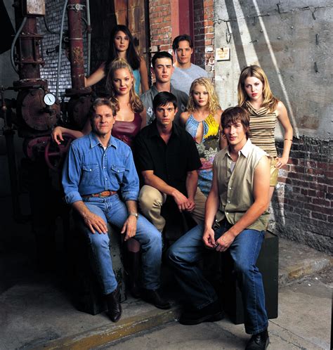 Cast of the tv series "Roswell" - Shiri Appleby as Liz Parker Jason ...