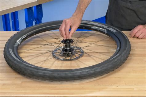 Tubeless Tire Removal and Installation | Park Tool