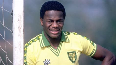 Justin Fashanu: Gay footballer's life to be TV drama - BBC News