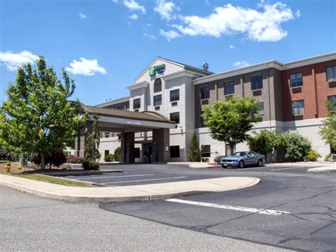 Hotels in Newton, NJ near Sparta | Holiday Inn Express & Suites Newton Sparta