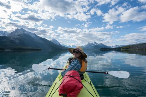 Beginner Kayaking Tips for First-Time Paddlers – Bearfoot Theory