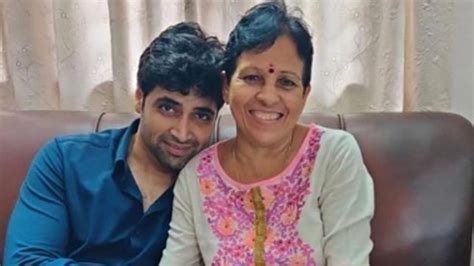 Adivi Sesh spends time with Major Sandeep Unnikrishnan’s family on film’s first anniversary