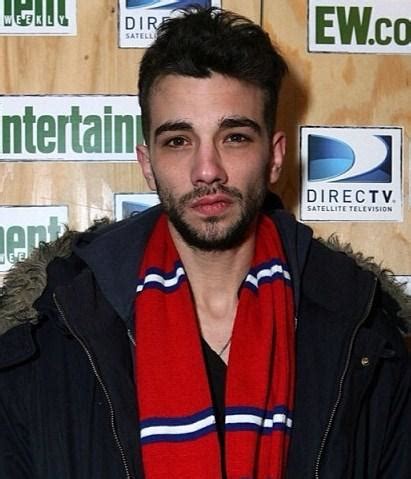 Jay Baruchel Biography (Age, Height, Girlfriend & More) - mrDustBin