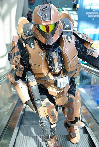 Awesome Halo 4 scout armor cosplay at SDCC : halo