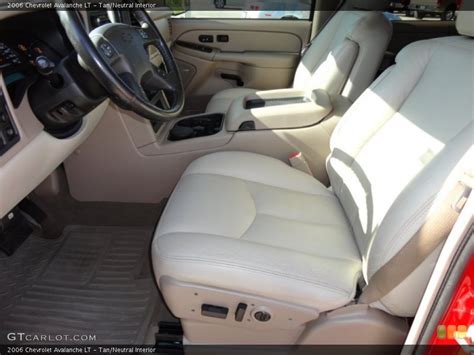 Tan/Neutral Interior Photo for the 2006 Chevrolet Avalanche LT #53470531 | GTCarLot.com