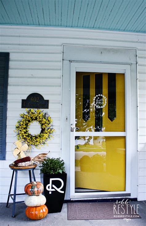 Hello Fall: DIY Vinyl Window Wreath - Robb Restyle