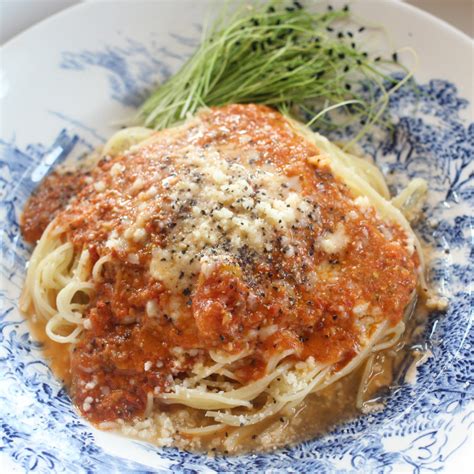 Garlicky Tomato Pasta - Hamama