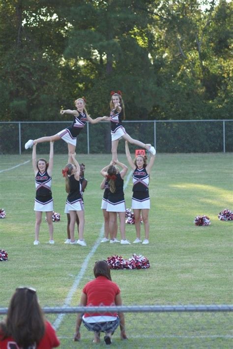 MIDDLE SCHOOL CHEER SQUAD | Cheerleading stunt, Cheer poses, Cheer routines