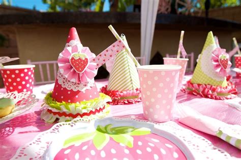 Vintage Strawberry Shortcake Birthday Party | POPSUGAR Family Photo 31