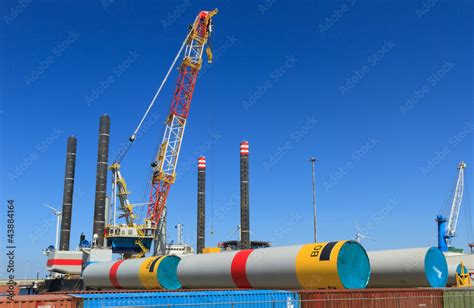 Offshore heavy lift vessel Stock Photo | Adobe Stock