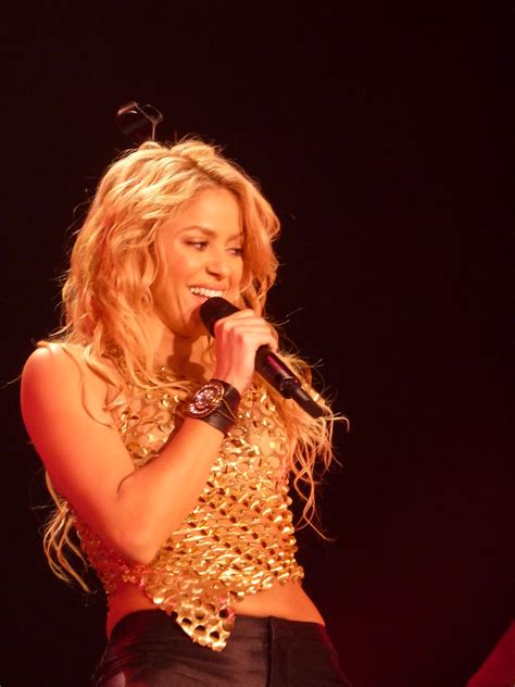 Shakira - Live Paris - 2010 | Shakira en concert à Paris Ber… | Flickr