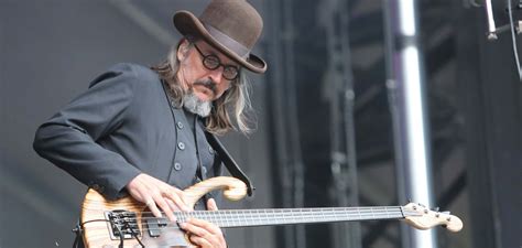 LES CLAYPOOL