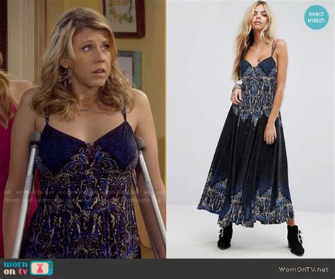 WornOnTV: Stephanie’s black and blue printed maxi dress on Fuller House | Jodie Sweetin ...