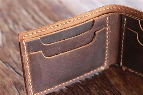 The Handmade Minimalist Bifold Leather Wallet | Gadgetsin