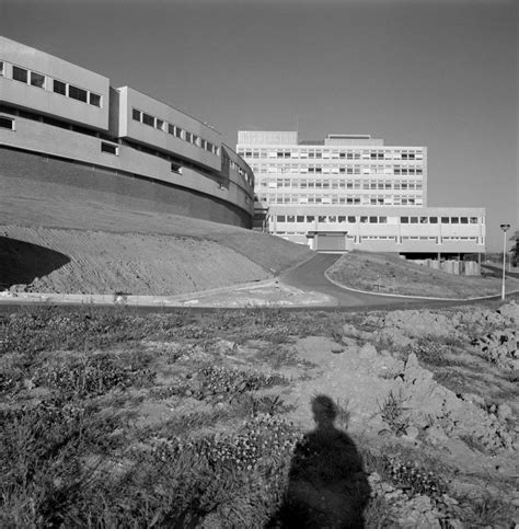 Extension to Torbay Hospital, Phase I, Torquay, Devon: the curved ...